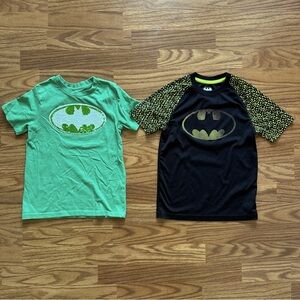 Lot 2x Batman Boys Size Small 6/7 Short Sleeve Shirts Black Yellow Green EUC